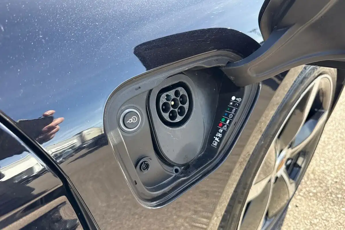 2020-porsche-taycan-e-turbo-big-24