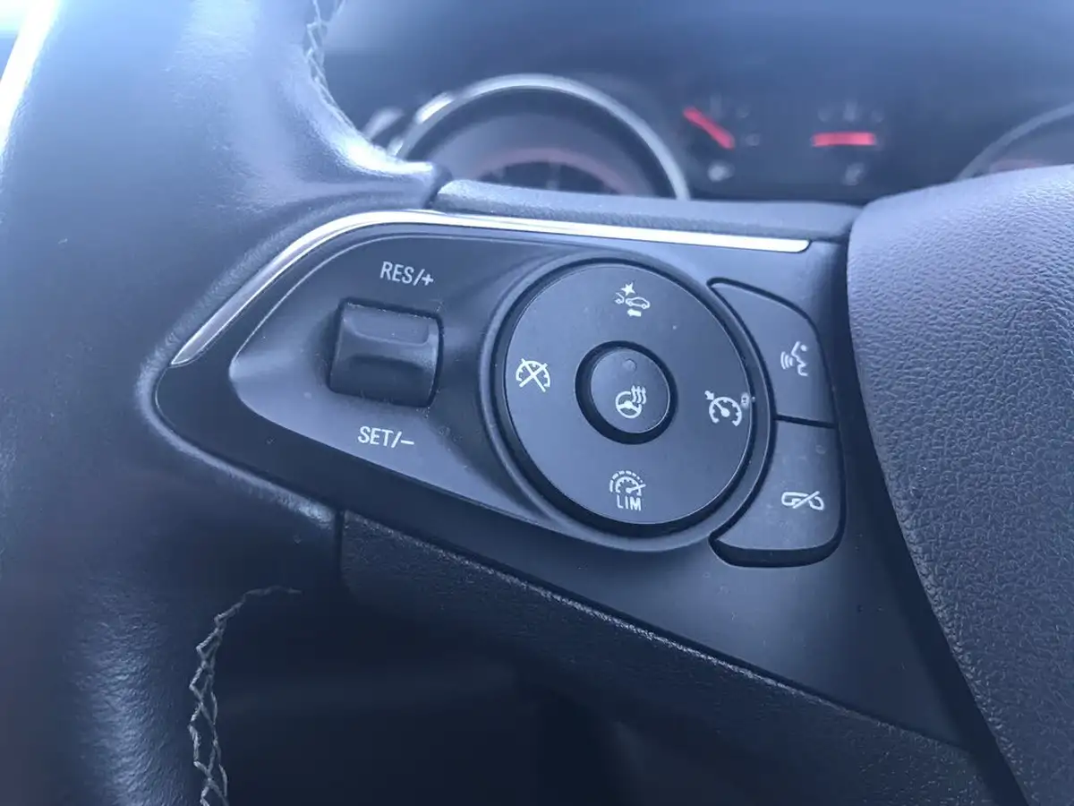 2018-vauxhall-insignia-grand-sport-15-turbo-sri-big-21