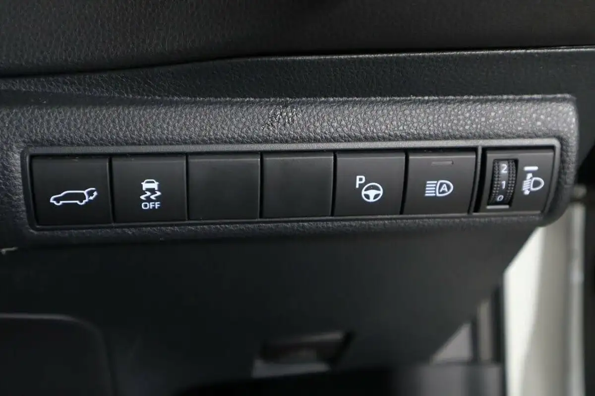 2021-toyota-corolla-18-vvt-i-excel-trk-touring-sports-big-22