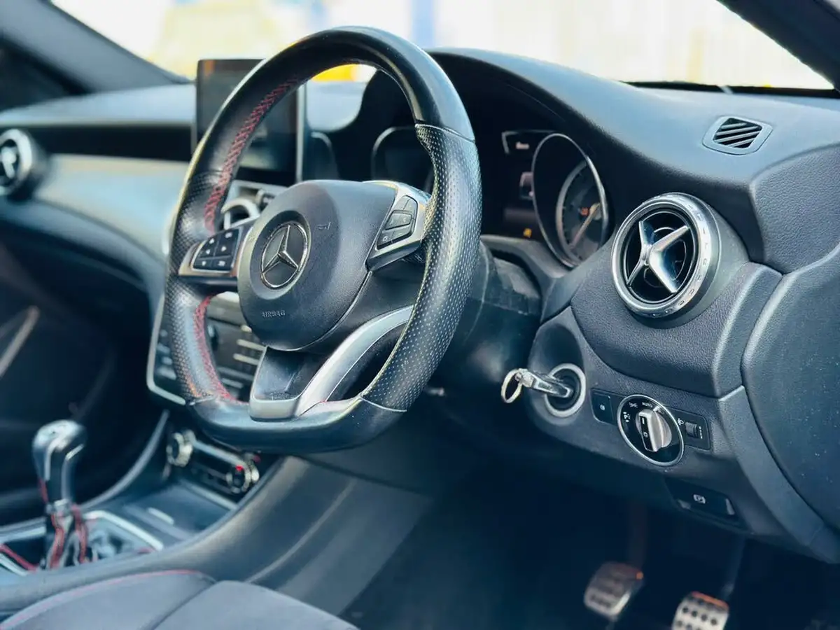 2015-mercedes-benz-gla-class-21d-gla-200d-amg-line-ss-big-35