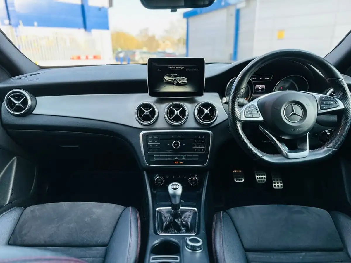 2015-mercedes-benz-gla-class-21d-gla-200d-amg-line-ss-big-39