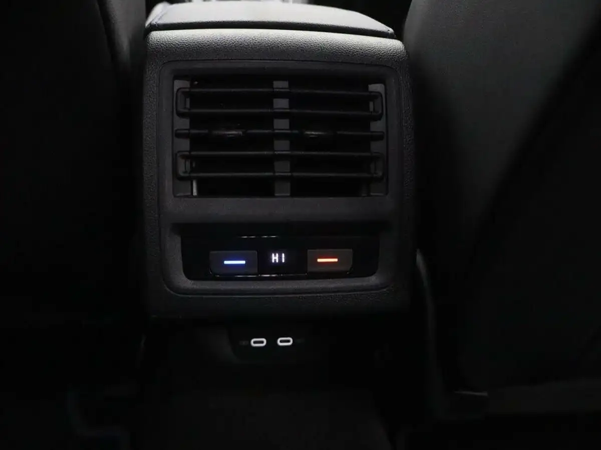 2021-volkswagen-golf-20-tsi-r-hatchback-big-40