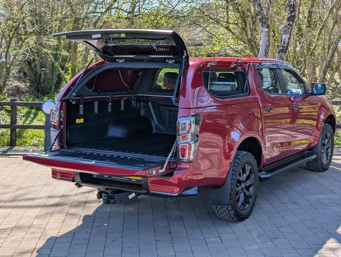 2023-isuzu-d-max-19td-v-cross-steel-edition-auto-big-6