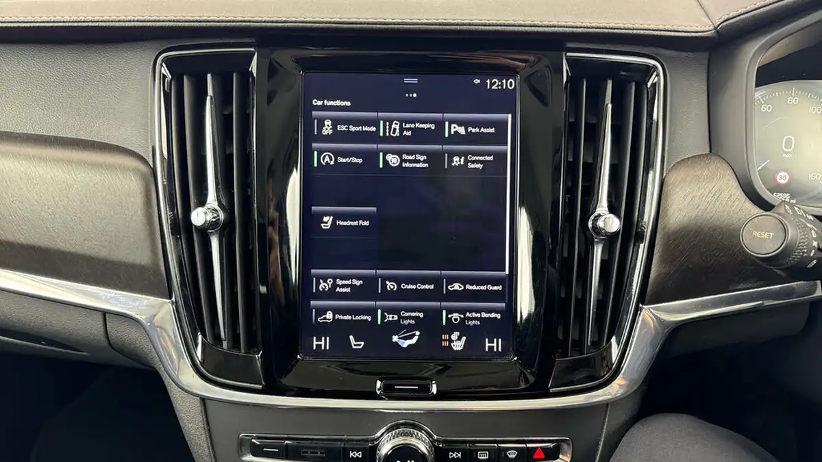 2017-volvo-v90-20td-d5-cross-country-pro-big-15