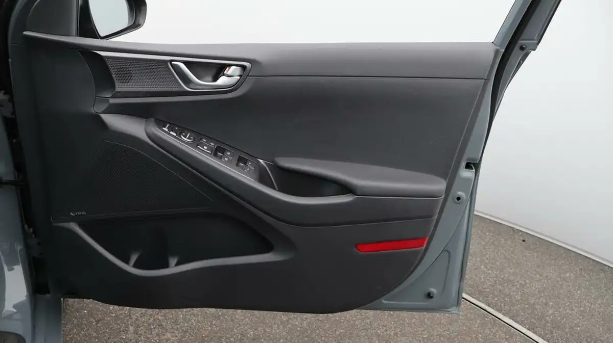 2022-hyundai-ioniq-e-premium-electric-big-15