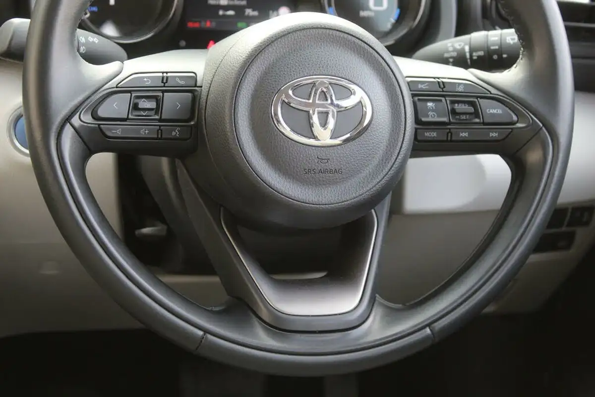 2022-toyota-yaris-cross-15-vvt-i-excel-city-packpan-roof-big-16