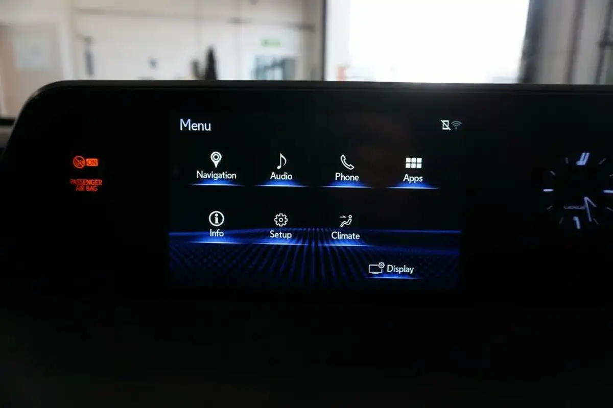 2019-lexus-ux-250h-20-ux-big-28