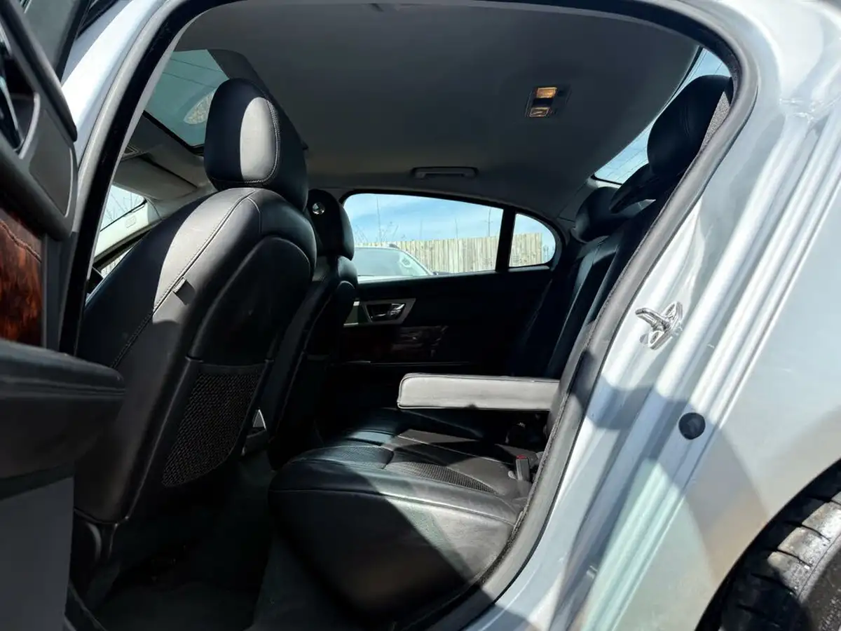 2010-jaguar-xf-30td-premium-luxury-big-16