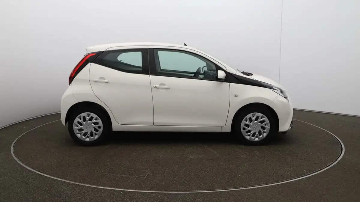 2019-toyota-aygo-10-vvt-i-x-play-tss-x-shift-big-41