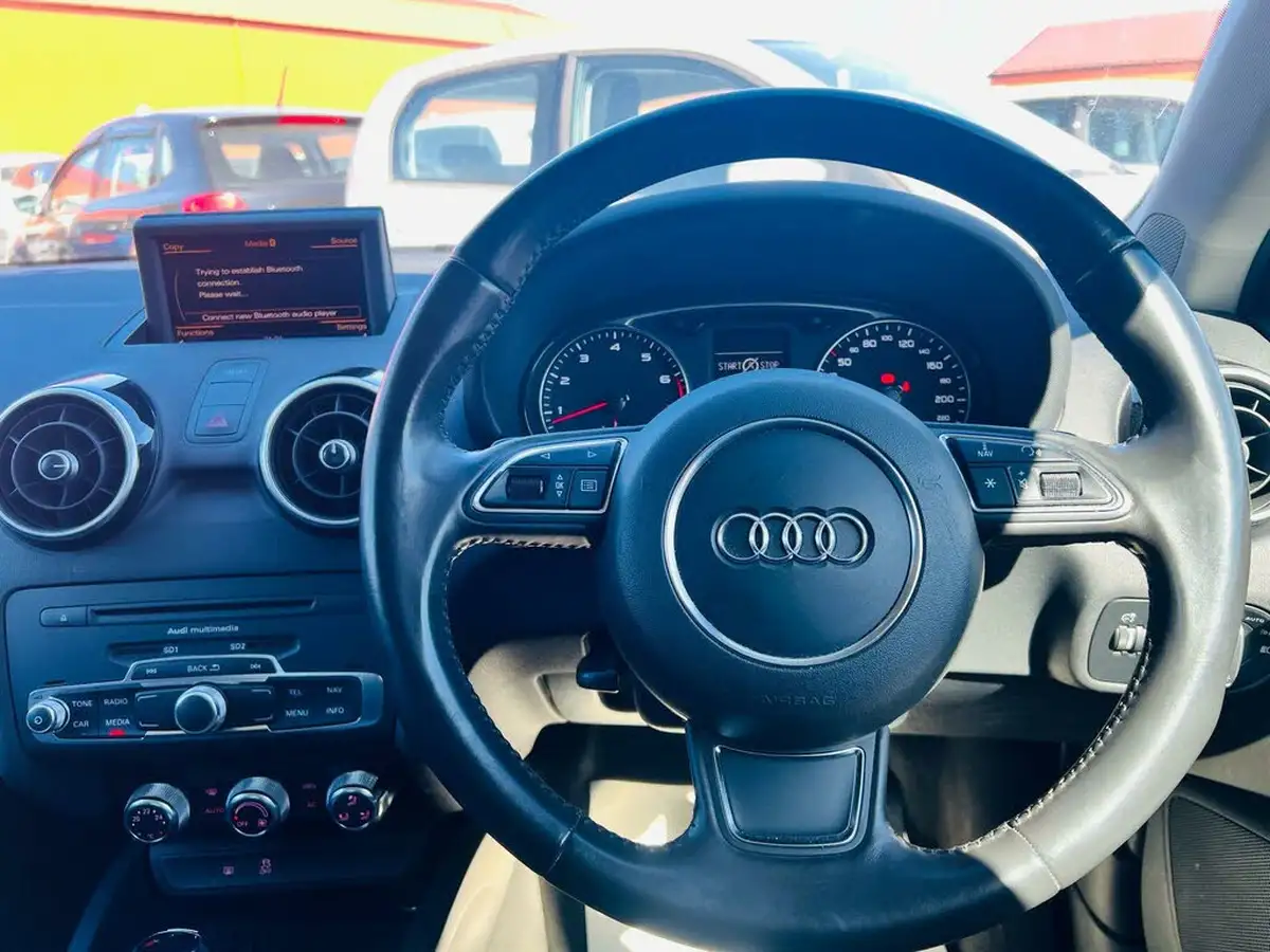 2012-audi-a1-14-sportback-5d-s-tronic-big-15