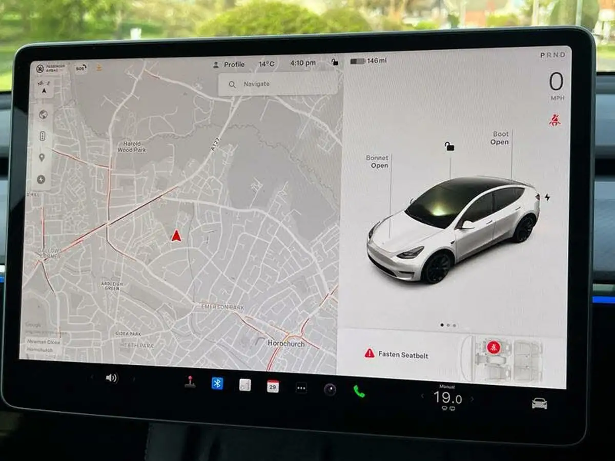2022-tesla-model-y-e-long-range-big-17