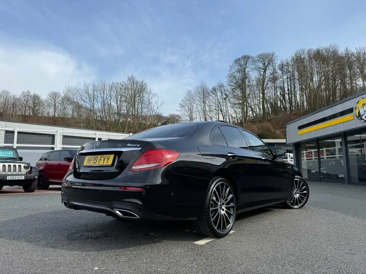 2019-mercedes-benz-e-class-30-d-e400d-amg-line-saloon-4d-plus-big-28