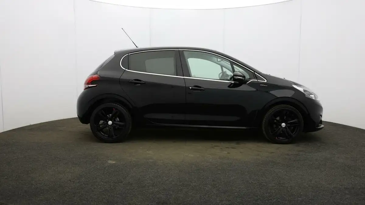 2017-peugeot-208-12-puretech-gt-line-5d-big-7