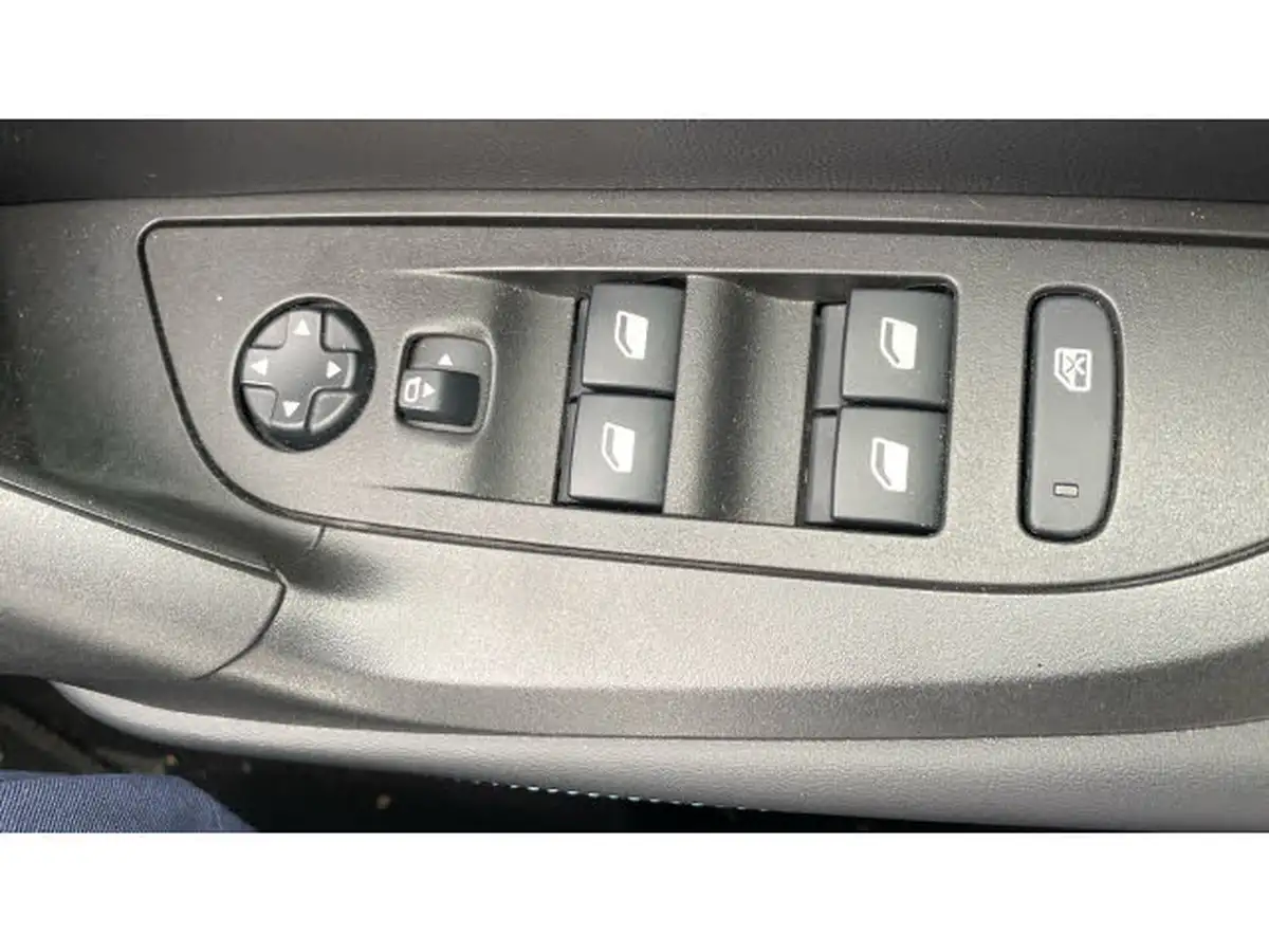 2022-peugeot-2008-suv-12-puretech-allure-premium-100bhp-big-20