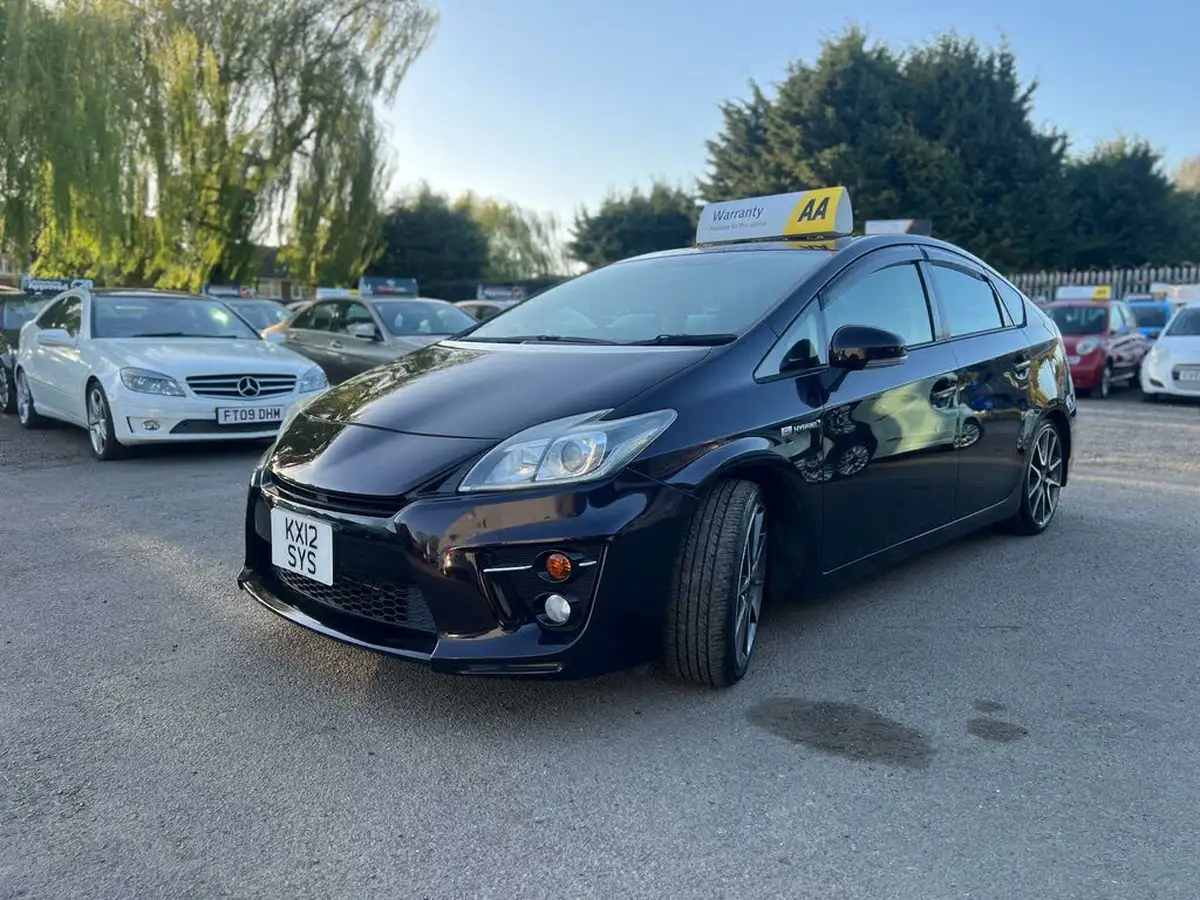 2012-toyota-prius-big-3