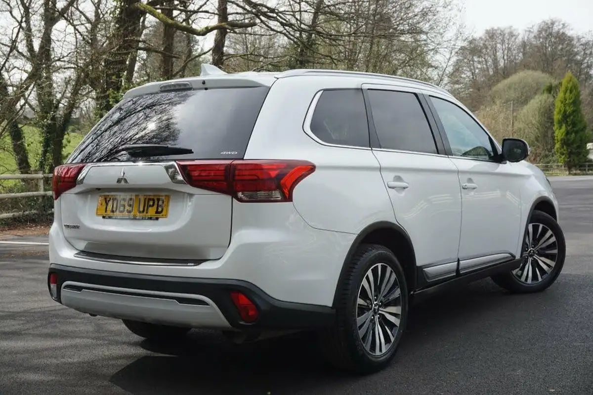 2019-mitsubishi-outlander-20-exceed-big-9