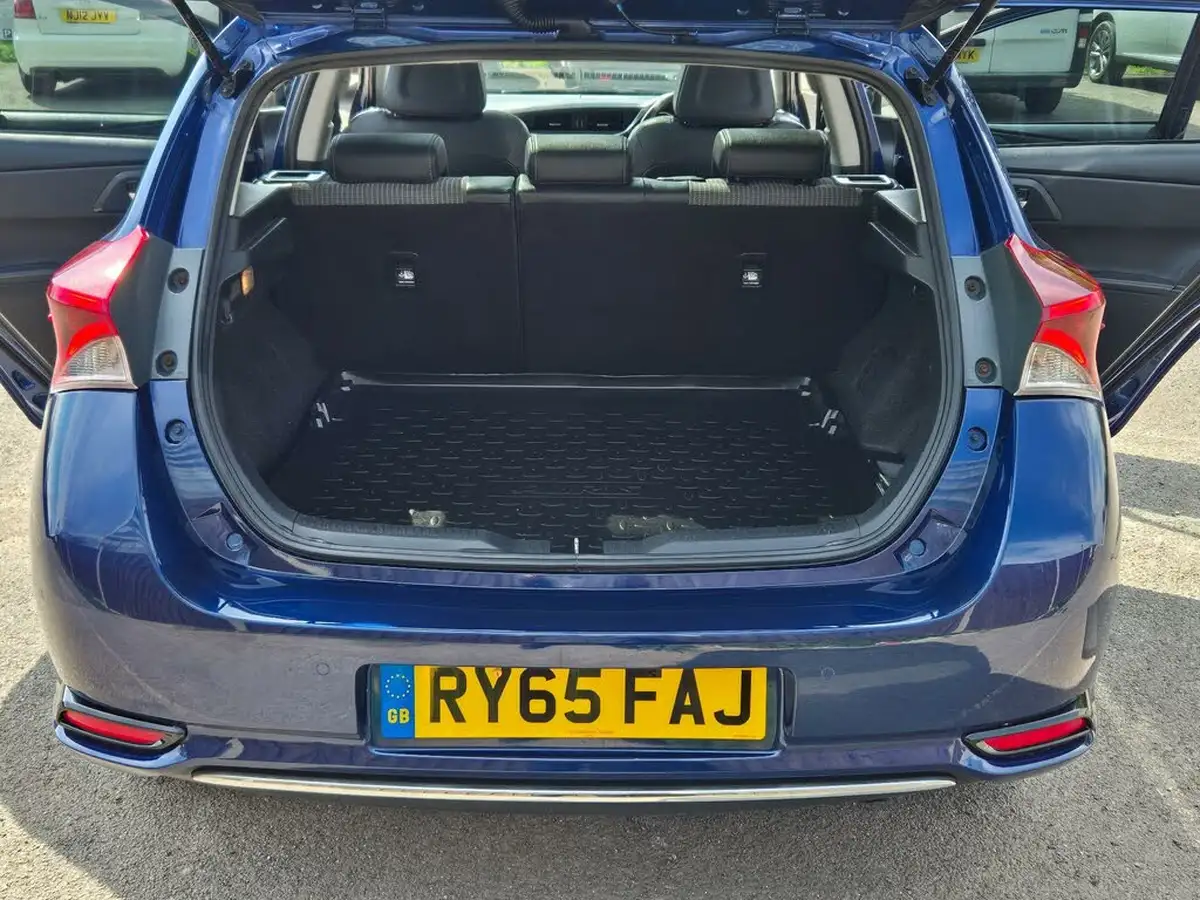 2016-toyota-auris-18-vvt-i-hsd-excel-hatchback-big-21