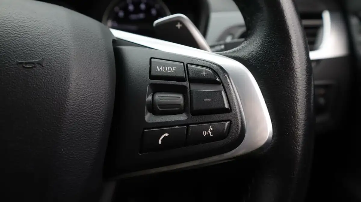 2019-bmw-x1-20-sdrive-20i-xline-sdrive20i-big-25