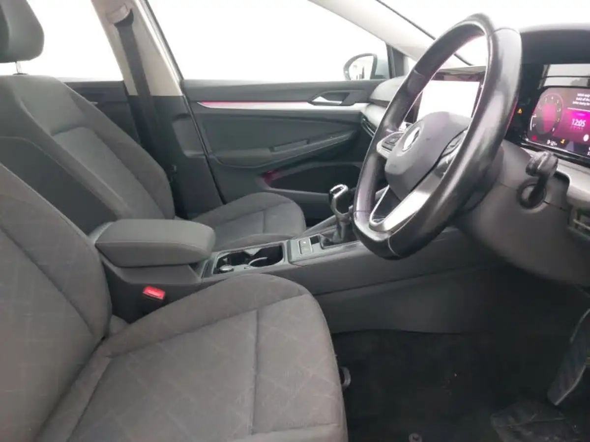 2021-volkswagen-golf-15-tsi-life-150ps-hatchback-big-10
