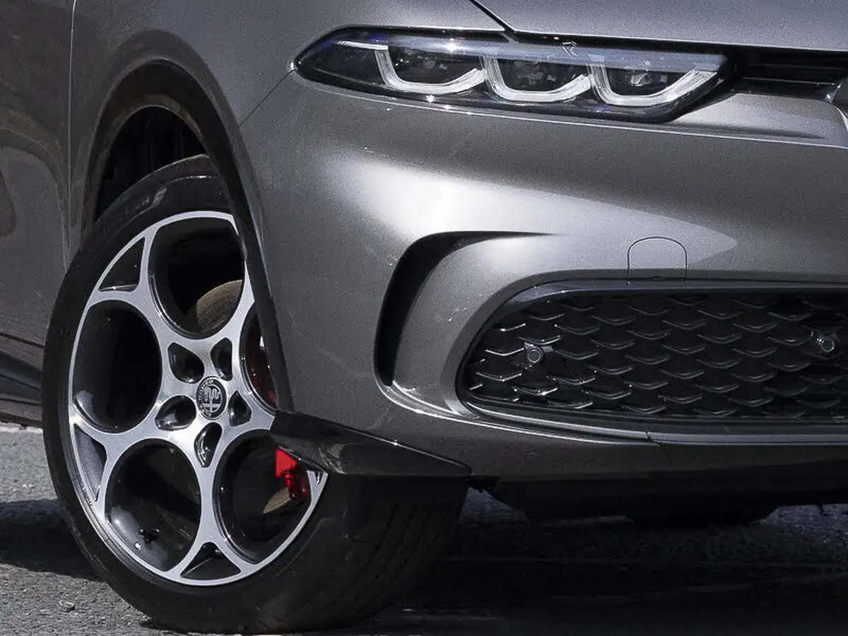 2025-alfa-romeo-tonale-15-veloce-big-19