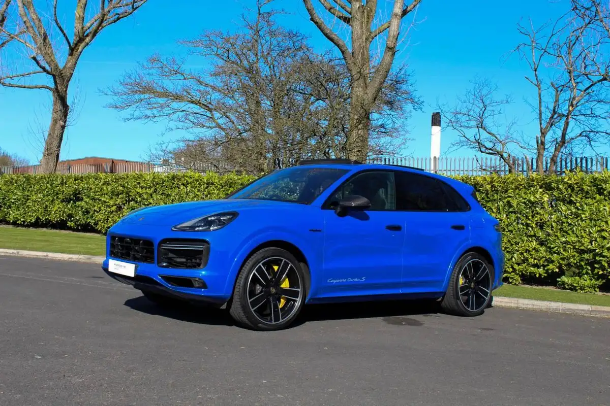 2022-porsche-cayenne-40-v8-turbo-s-e-hybrid-station-wagon-big-35