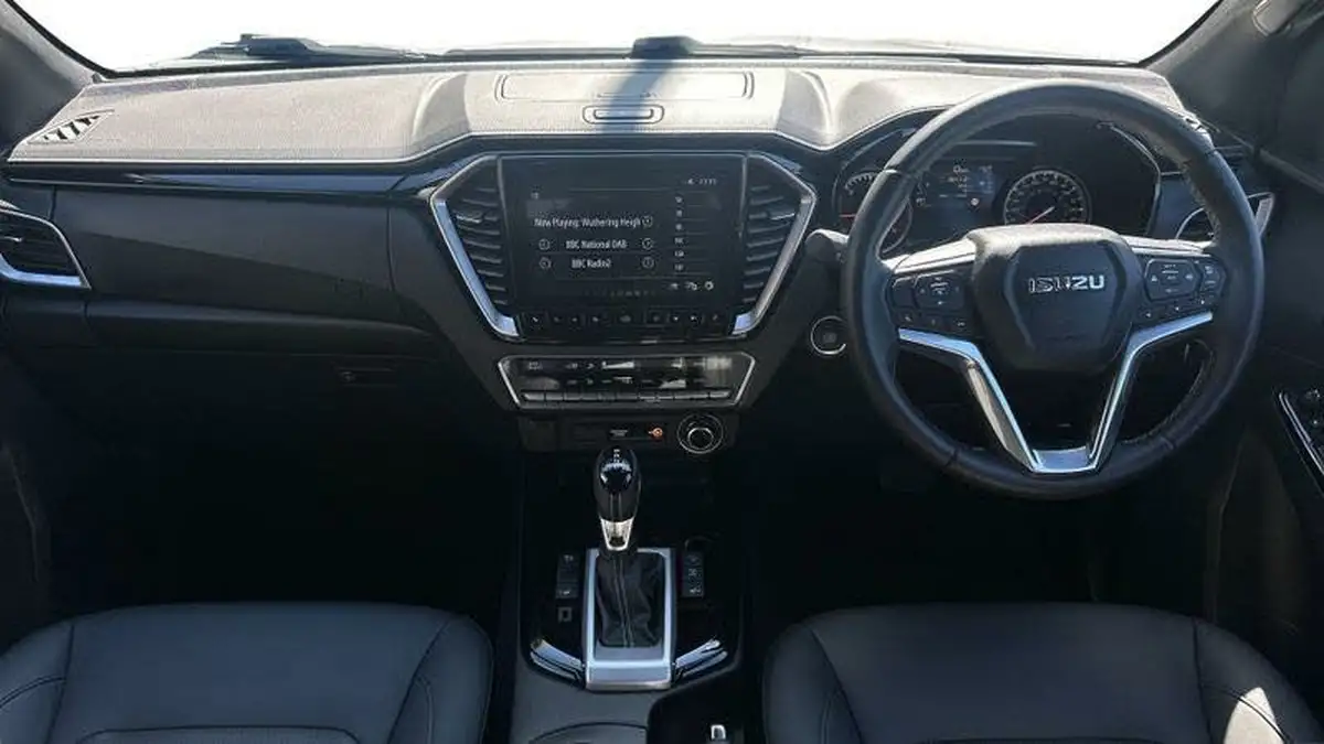 2024-isuzu-d-max-19td-v-cross-steel-edition-auto-big-8