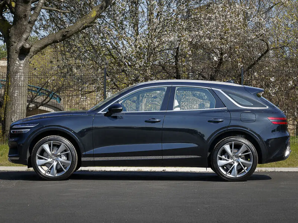 2025-genesis-gv70-big-5