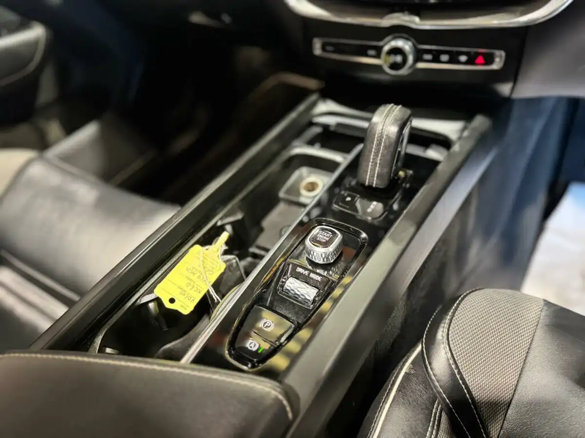 2019-volvo-xc60-20-t8-r-design-big-20