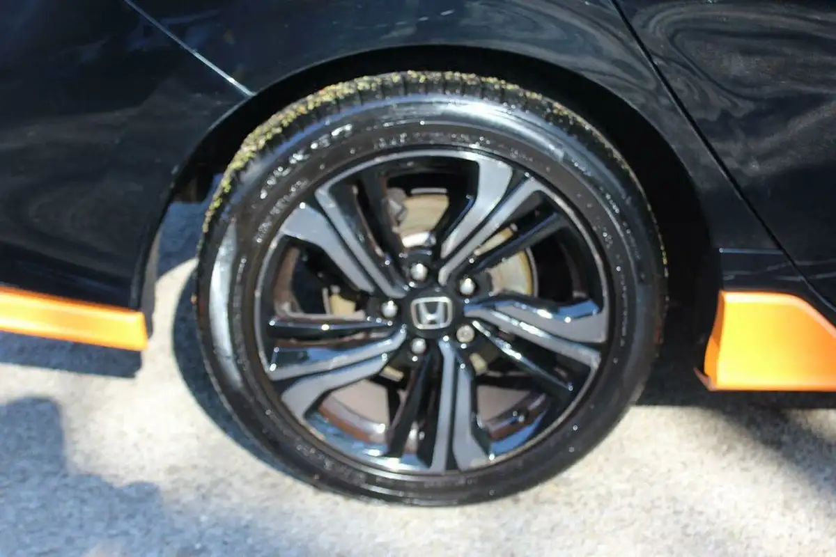 2018-honda-civic-15-vtec-turbo-sport-ss-big-13
