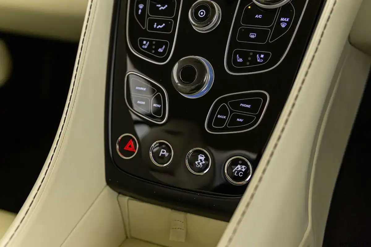 2014-aston-martin-vanquish-59-big-30