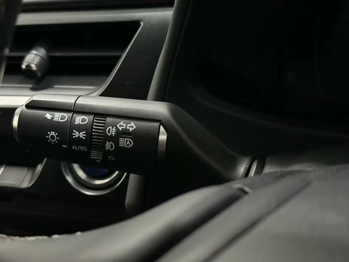 2019-lexus-ux-250h-20-ux-premium-pack-big-11