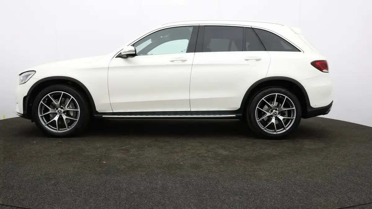 2022-mercedes-benz-glc-class-20d-glc300d-amg-line-premium-plus-245ps-station-wagon-5d-1950cc-big-3