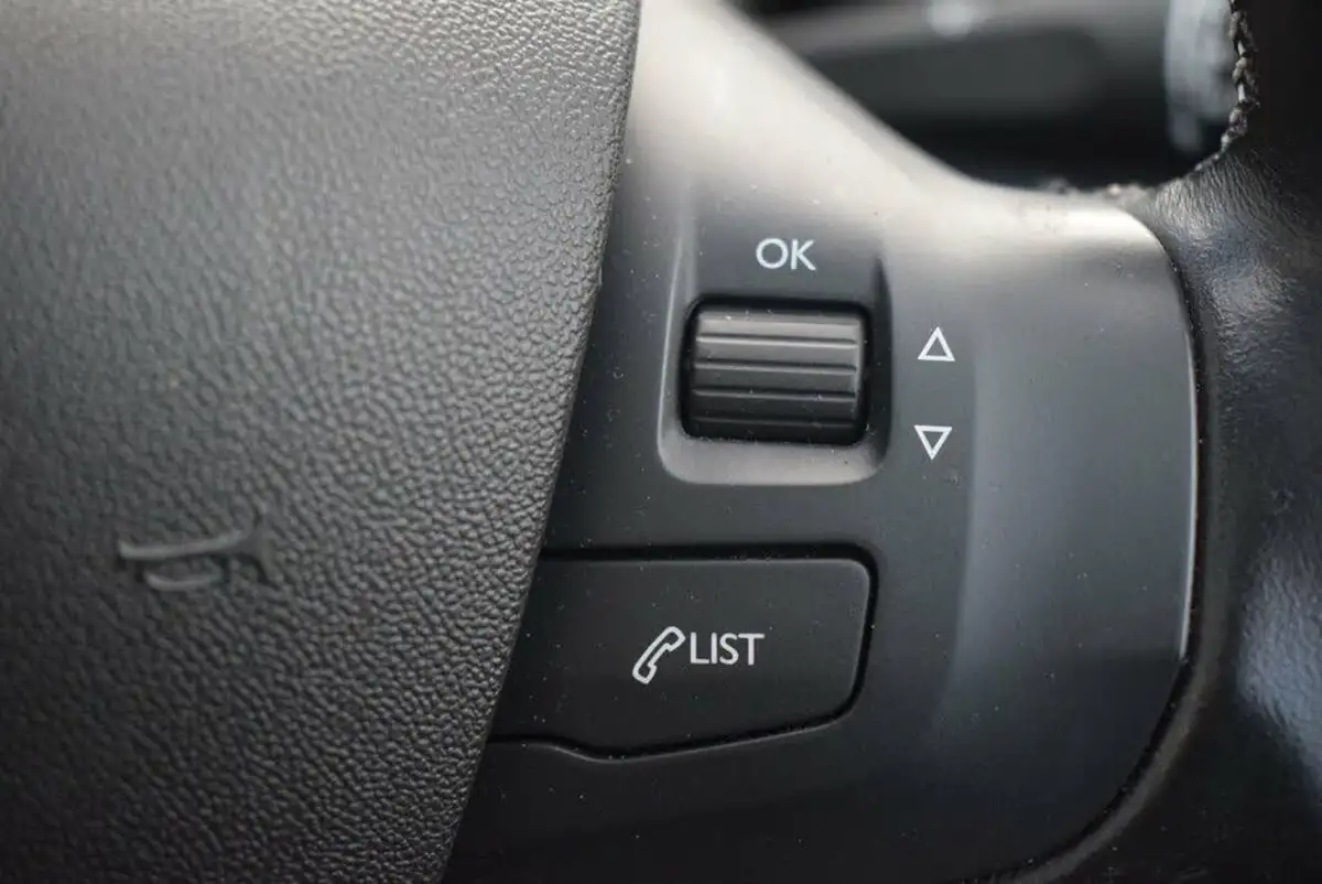 2019-peugeot-208-12-puretech-tech-edition-82bhp-big-22