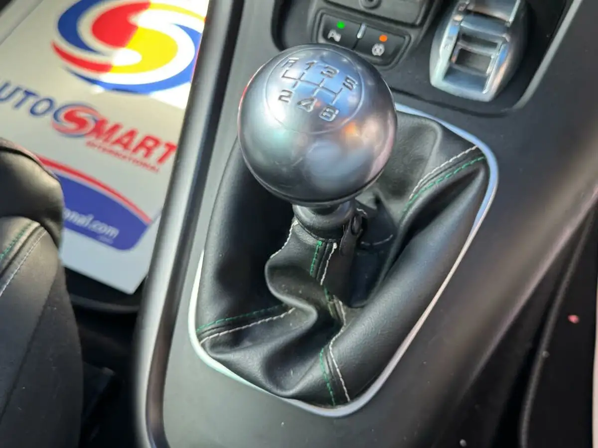 2014-alfa-romeo-giulietta-20td-sportiva-nav-big-19