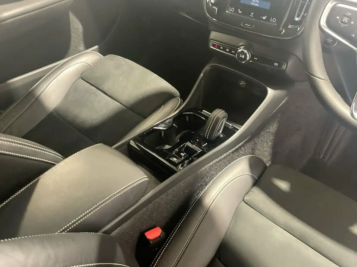 2021-volvo-xc40-15-t5-r-design-pro-258bhp-big-12