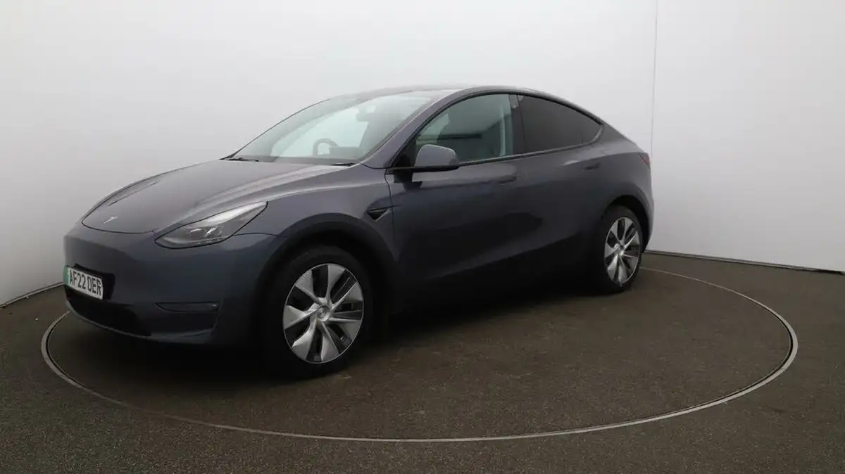 2022-tesla-model-y-e-long-range-big-3