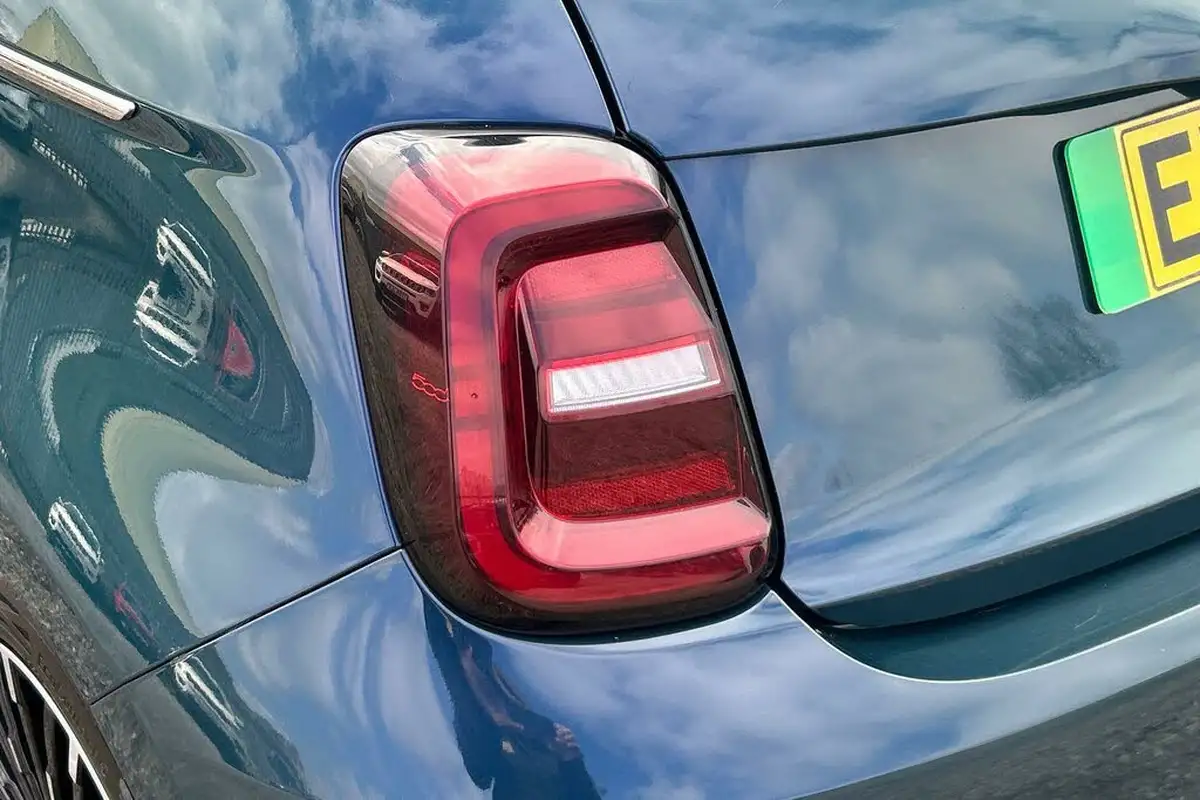 2022-fiat-500-e-la-prima-big-26