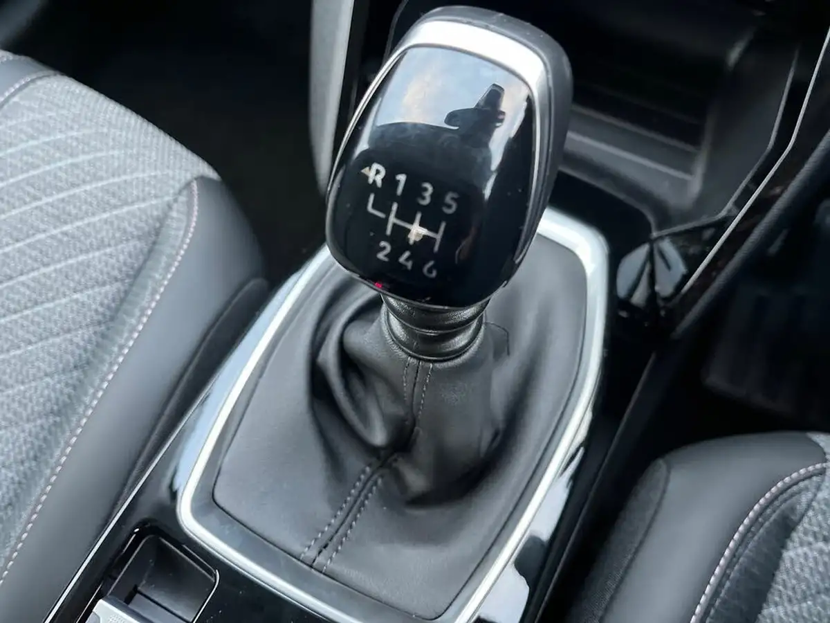 2024-peugeot-208-12-puretech-allure-big-18