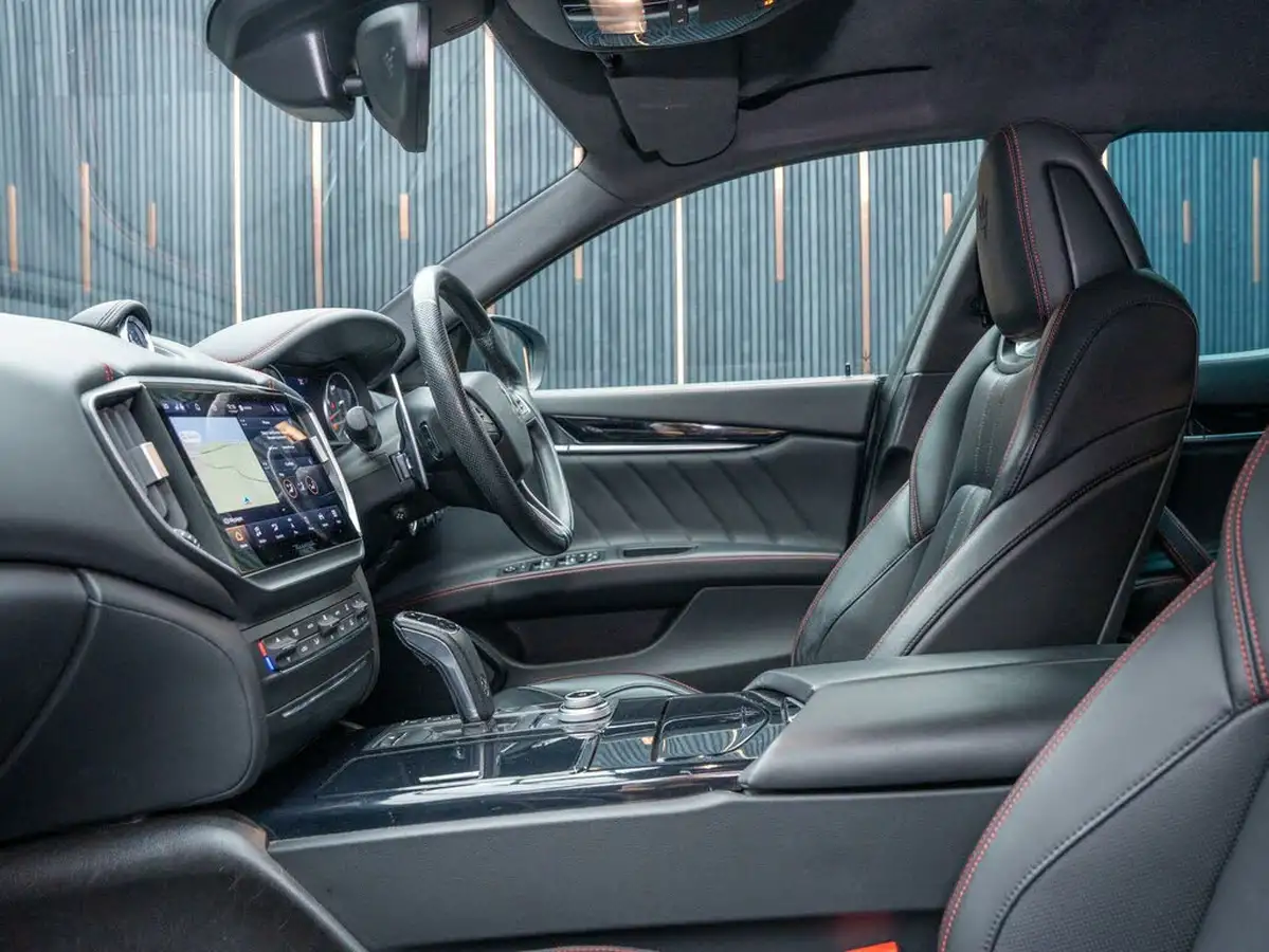 2021-maserati-ghibli-20-gransport-big-37