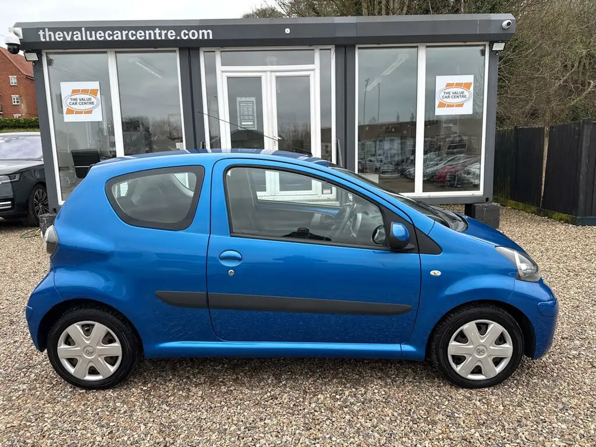 2010-toyota-aygo-10-aygo-blue-vvt-i-3d-big-1