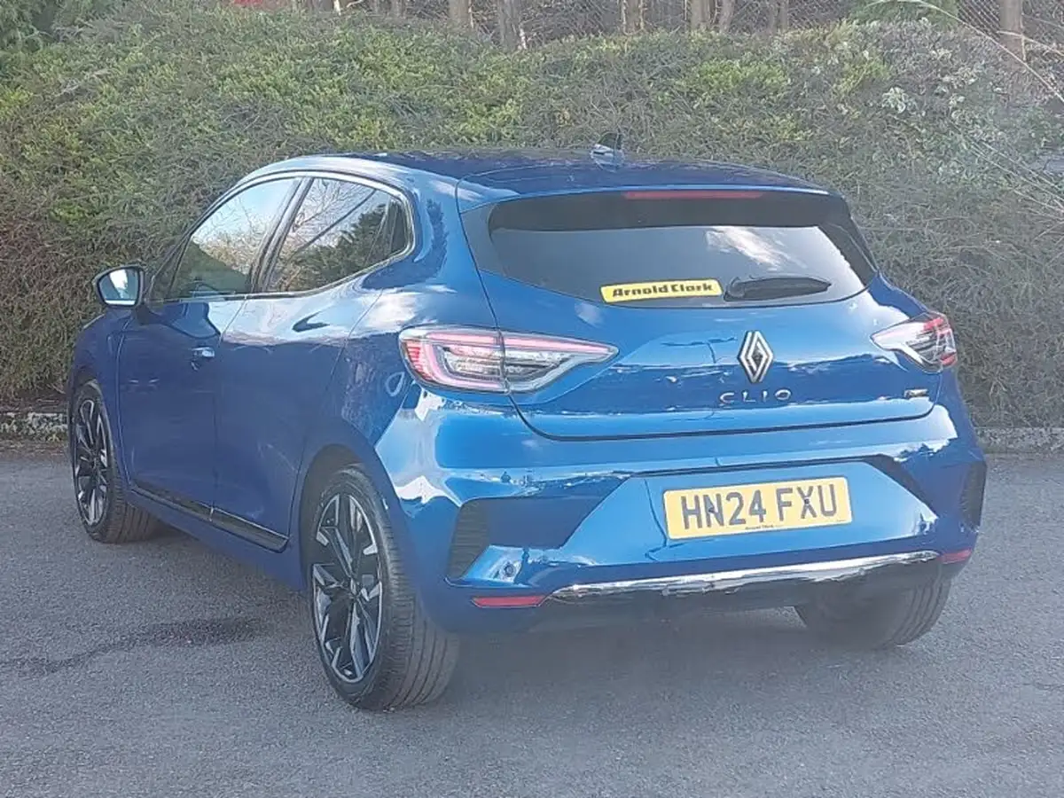 2024-renault-clio-16-techno-big-1
