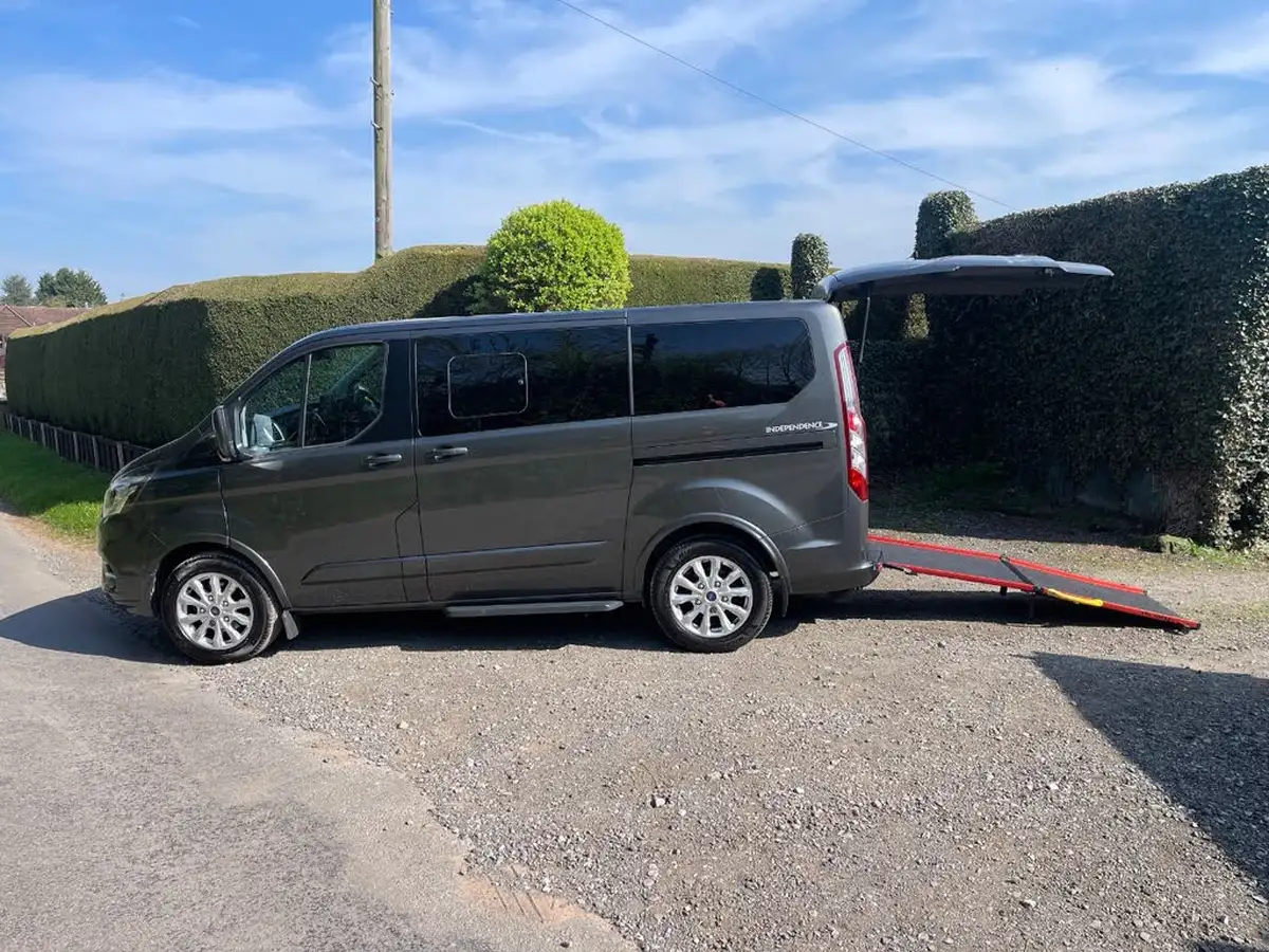 2018-ford-tourneo-custom-20tdci-310-l1-titanium-130ps-big-3