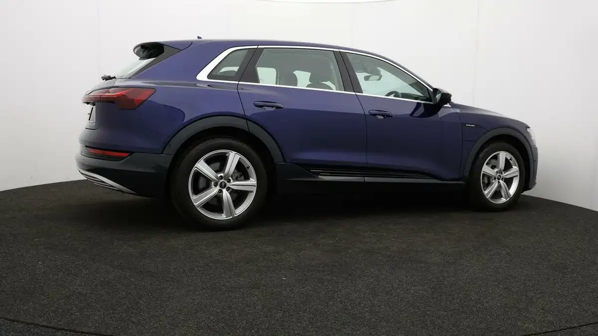 2022-audi-e-tron-50e-technik-station-wagon-big-28