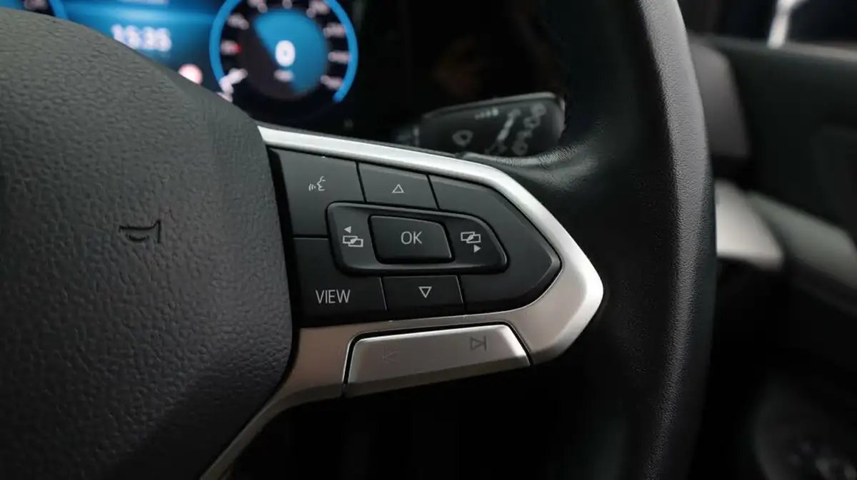 2022-volkswagen-golf-15-tsi-life-150ps-hatchback-big-24
