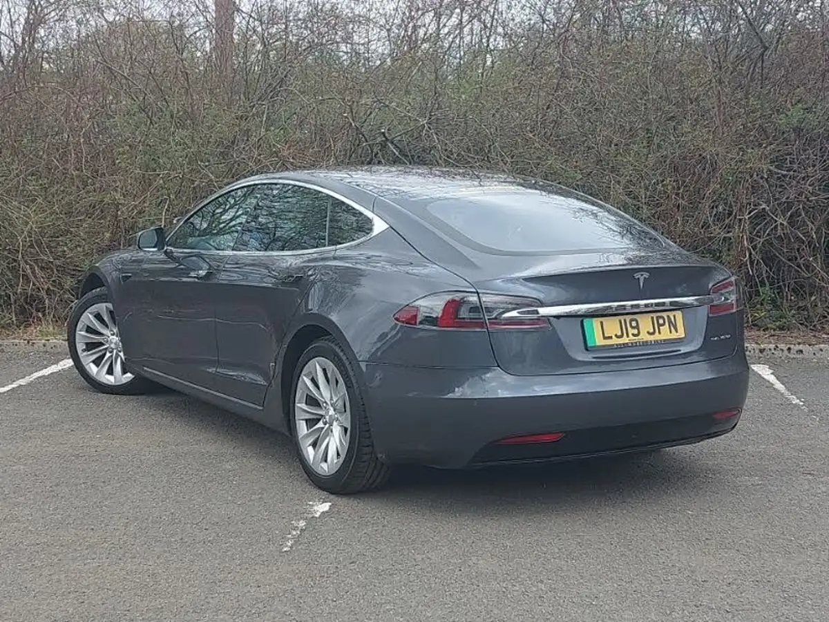 2019-tesla-model-s-e-long-range-big-1