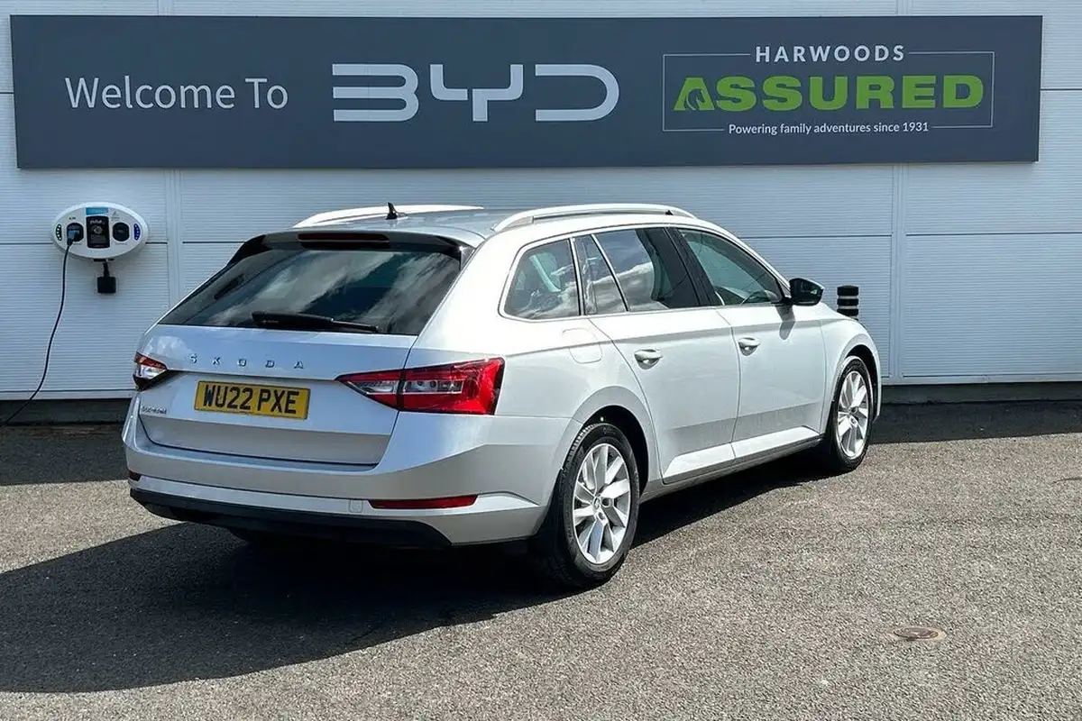 2022-skoda-superb-20tdi-se-technology-estate-dsg-big-5