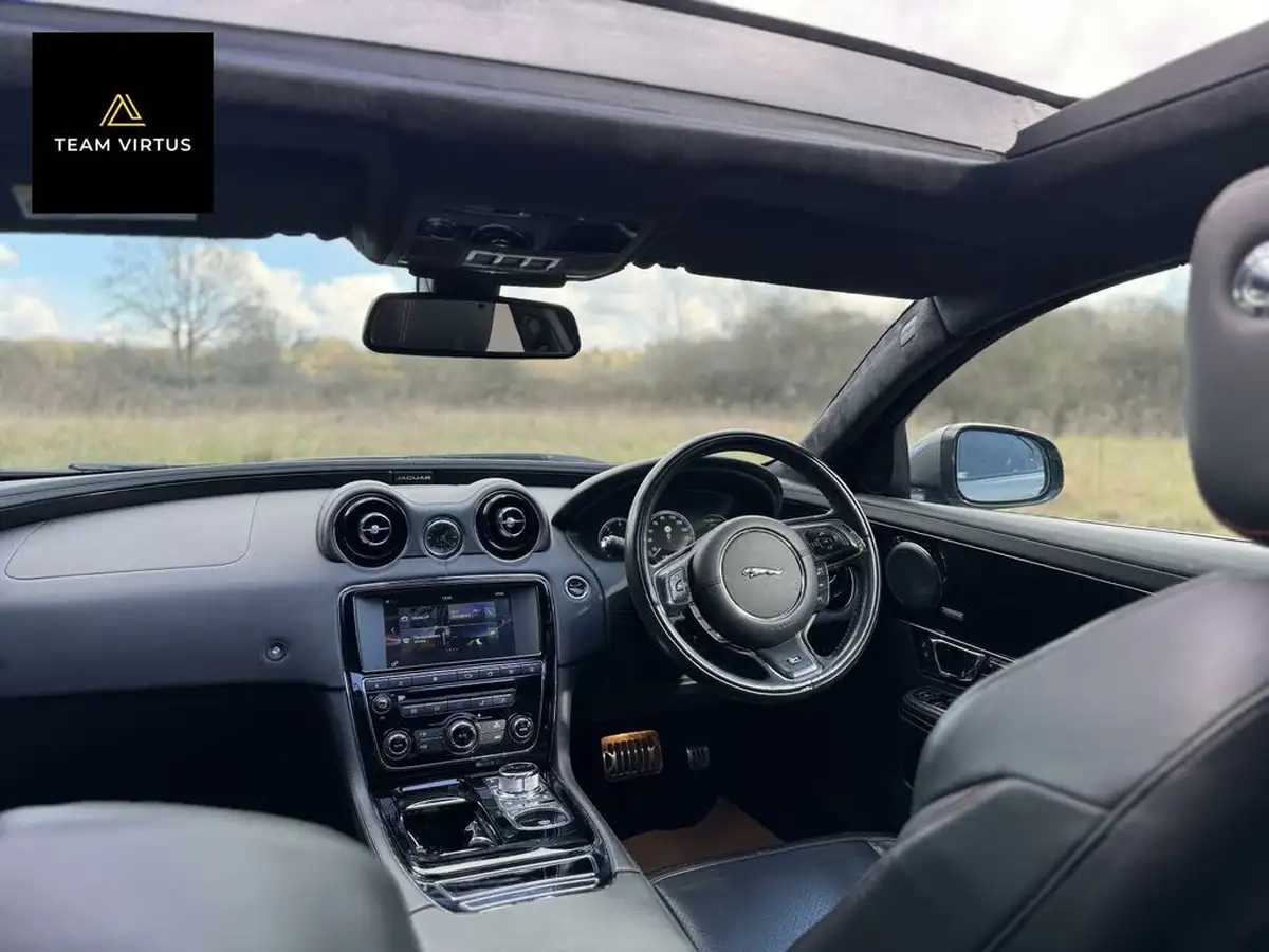 2017-jaguar-xj-series-30-xj-r-sport-big-38
