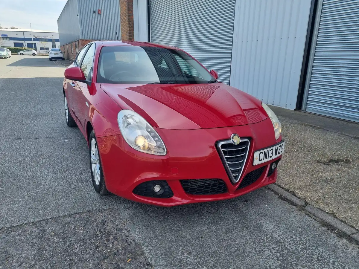 2013-alfa-romeo-giulietta-16td-lusso-big-2