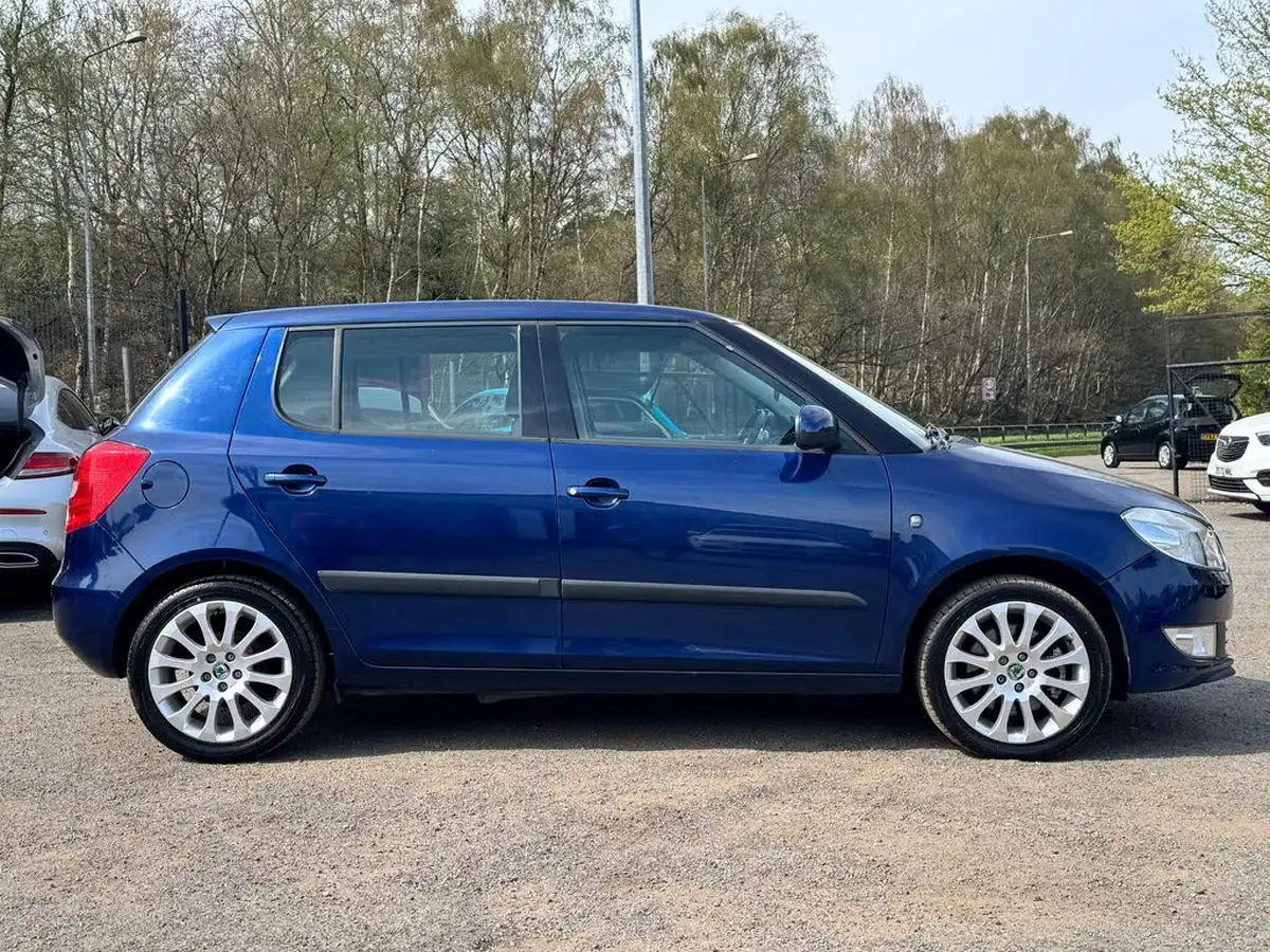 2010-skoda-fabia-16td-elegance-105bhp-dpf-hatchback-big-2
