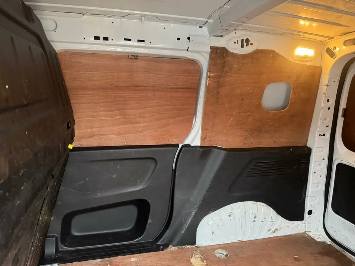 2020-peugeot-partner-15-bluehdi-1000-professional-100ps-eu6dt-panel-big-25